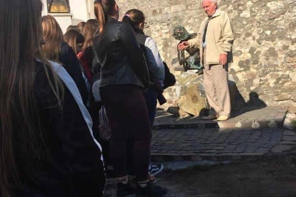 46162287_368134203758211_6995341598682775552_n (1)