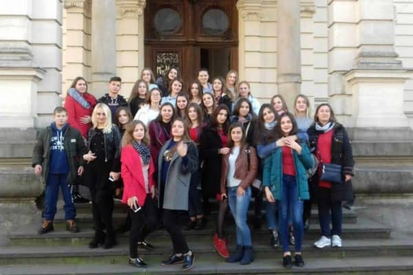 46176182_319533908777891_5871835109610487808_n