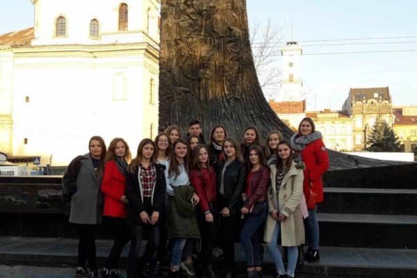 46245973_350117912416525_8557040846229209088_n