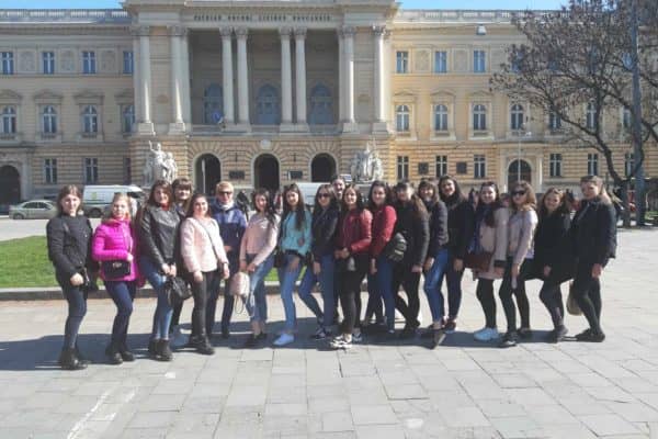 IMG-c7f58d2fa9b852677b948f16326b9421-V